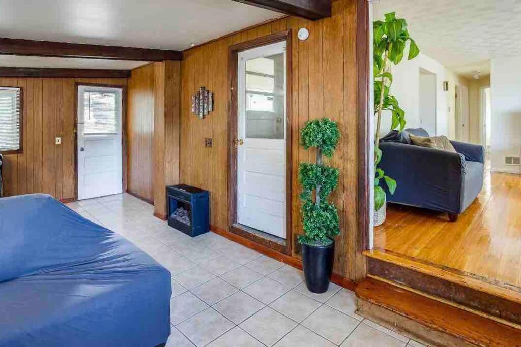 Willa {Hot Tub In Ranch} Mins To Airport/Uofr/Strng/Dwtn Rochester Zewnętrze zdjęcie